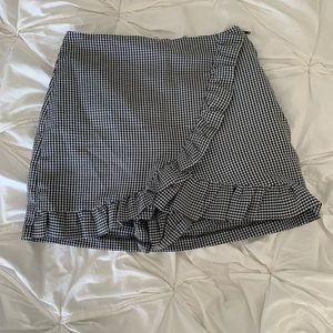Black and white ruffle skort